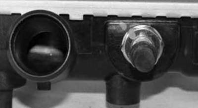 Rareelectrical - New Radiator Assembly Compatible With Hyundai 01-06 Santa Fe 2.4L 2.7L L4 V6 2351Cc 2656Cc 2892 - Image 3