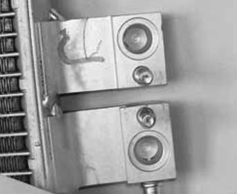 Rareelectrical - New Ac Condenser Compatible With Lincoln 98-06 Blackwood Navigator 204879U Fo3030138 4879 640166 - Image 3