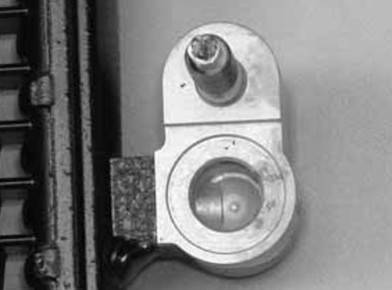 Rareelectrical - New Ac Condenser Compatible With Gmc 05-08 Envoy 5.3L V8 323 325 Cid 5967Cc 7-4719 3713 P40265 - Image 3