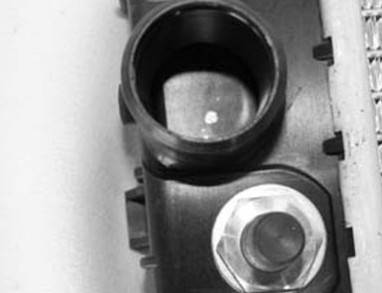 Rareelectrical - New Radiator Assembly Compatible With Ford 01-04 Escapse 2.0L L4 1989Cc 121 Cid Fd37076a 8012306 - Image 3