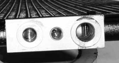 Rareelectrical - New Ac Condenser Compatible With Chevy 09-13 Traverse 15-63668 P40575 25975431 Gm3030276 4864 - Image 3