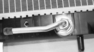 Rareelectrical - Radiator Assembly Compatible With Mitsubishi 99-02 2.4L L4 2351Cc Mb37007a Mi3010120 431494 2688 - Image 4