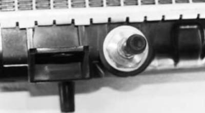 Rareelectrical - New Radiator Assembly Compatible With Nissan 93-97 Altima 2.4L L4 2389Cc Ni3010104 Ds37002a 9819 - Image 3