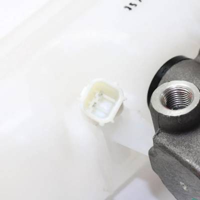 Rareelectrical - New Brake Master Cylinder Compatible With Volkswagen Routan Highline 6 Cyl 4.0L Routan Trendline 6 - Image 7