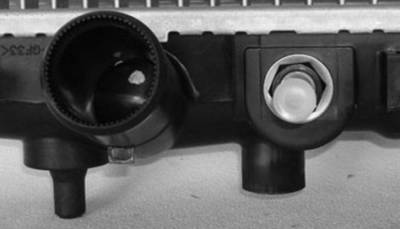 Rareelectrical - New Radiator Assembly Compatible With Hyundai 99-05 2.4 2.5 2.7 L4 V6 2351Cc 2493Cc 2656Cc 2766 - Image 3