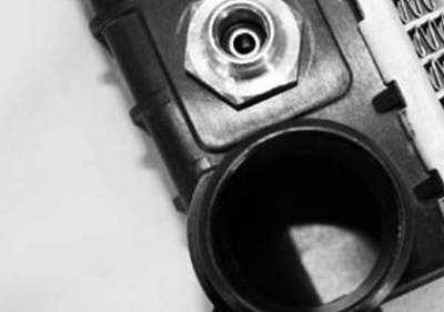 Rareelectrical - Radiator Assembly Compatible With 1997-1999 Ford F-150 4.2L 4.6L OEM F75z8005fa Plastic/Aluminum - Image 3