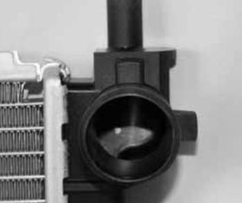 Rareelectrical - Radiator Assembly Compatible With 1997-2004 Ford Mustang 3.8L OEM 1R3z8005ca Plastic/Aluminum Direct - Image 2