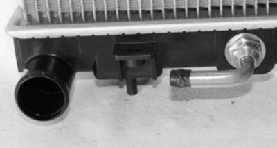 Rareelectrical - New Radiator Assembly Compatible With Subaru 04-05 Forester 2.5L H4 2458Cc Turbocharged 432667 - Image 2